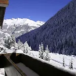 Hotel Cristal - Swiss Riders 3*