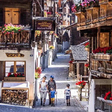 Cristal - Swiss Riders 3*